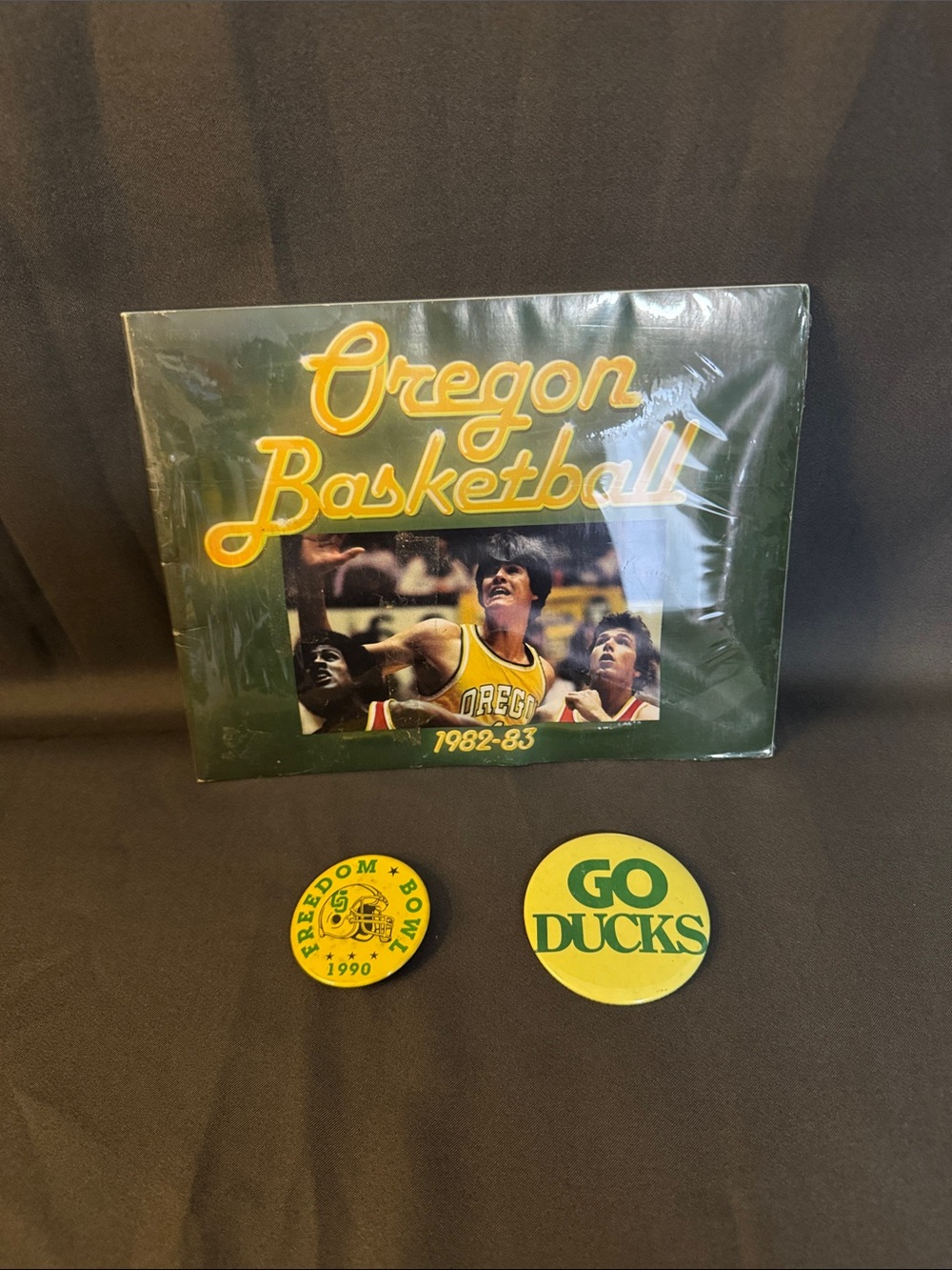 Source Unknown Oregon Basketball Green and Yellow Wall Art with Pins